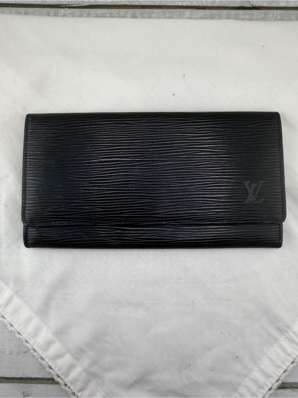 AUTHENTIC Louis Vuitton wallet. Black.